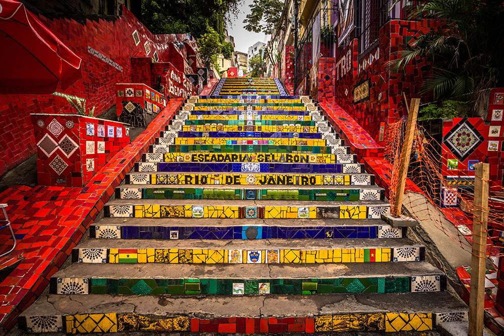 Escadaria Selarón no centro histórico do Rio de Janeiro, Brasil.